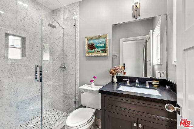 14226 Chandler Boulevard, Sherman Oaks CA: https://media.crmls.org/mediaz/b1f8bb39-3f52-4b19-bdf8-8a14bef21e32.jpg