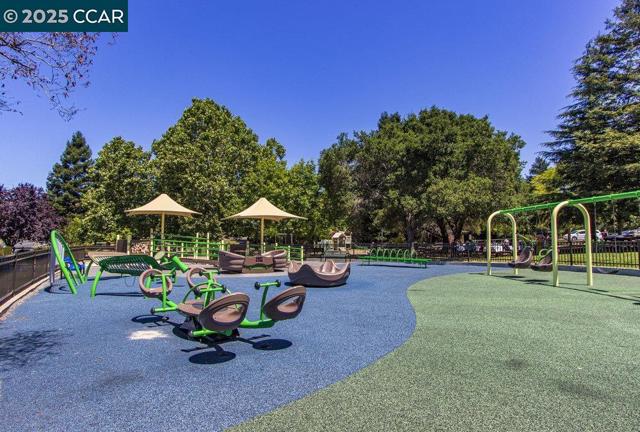 412 Woodminster, Moraga CA: https://media.crmls.org/mediaz/b1f8c19a-4882-425d-8f0c-5de30bf395eb.jpg