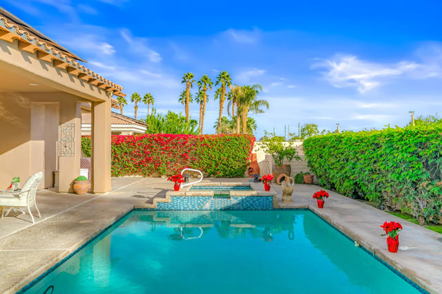 17 Corte Del Sol, Rancho Mirage CA: https://media.crmls.org/mediaz/b1f93eb4-769d-4e31-b73e-ff09da802dfc.jpg