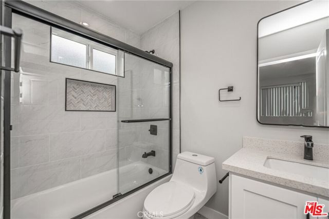 433 W Gage Avenue, Los Angeles CA: https://media.crmls.org/mediaz/b1f94a18-b4e8-48bd-85ca-c7040c8c817f.jpg
