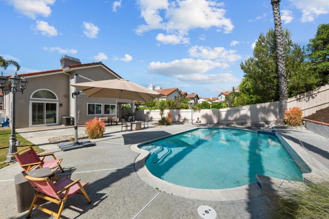 1572 Roma Dr, Vista CA: https://media.crmls.org/mediaz/b1f99f1d-ebb9-4885-82f7-990178c50f63.jpg