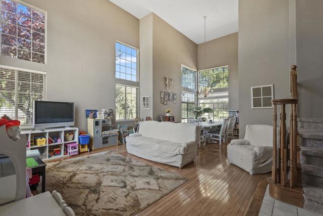 310 Bonnie Lane, Hollister CA: https://media.crmls.org/mediaz/b1f9ccec-5b6d-49fa-b1ac-d24ff5e9bc1b.jpg