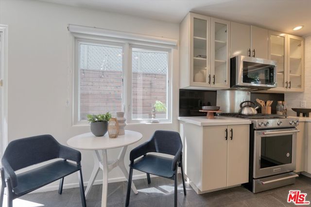 833 17th Street, Santa Monica CA: https://media.crmls.org/mediaz/b1fa18b3-fe6a-48ff-819e-377df1a75ceb.jpg