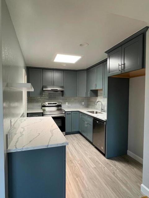 126 Gold Mine Drive, San Francisco CA: https://media.crmls.org/mediaz/b1fb18f4-85f6-468b-9599-988a240d980b.jpg