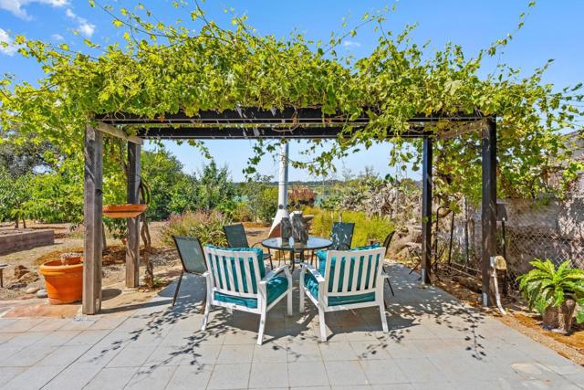 68 Live Oak Road, Royal Oaks CA: https://media.crmls.org/mediaz/b1fccba9-99a9-4a39-962a-daae61354b41.jpg