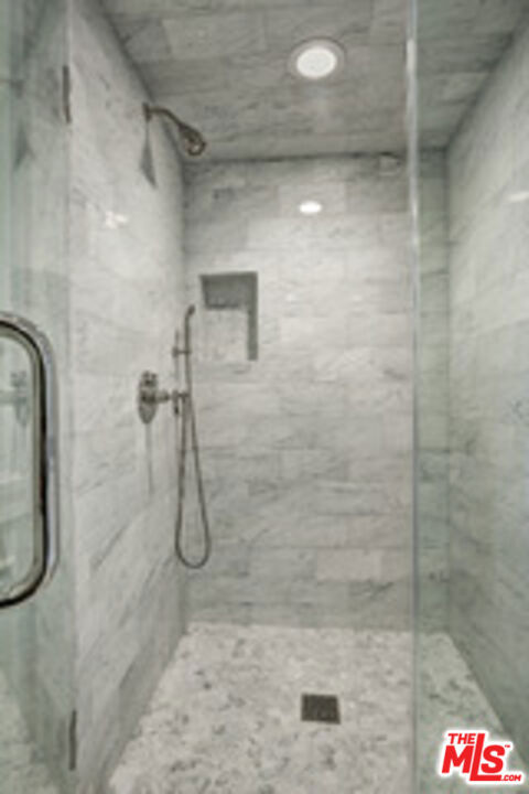 10112 EMPYREAN Way, Los Angeles CA: https://media.crmls.org/mediaz/b1fcd3b2-4e42-4cac-b62e-584d79537c1a.jpg