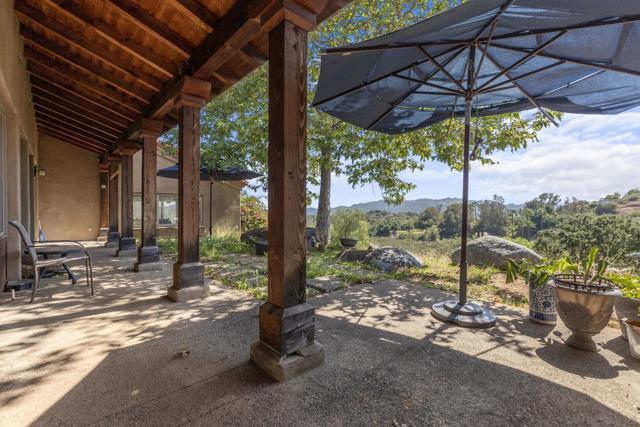 27615 Alps Ln, Escondido CA: https://media.crmls.org/mediaz/b1fd1711-d4cb-4e7d-8685-c222e015c162.jpg