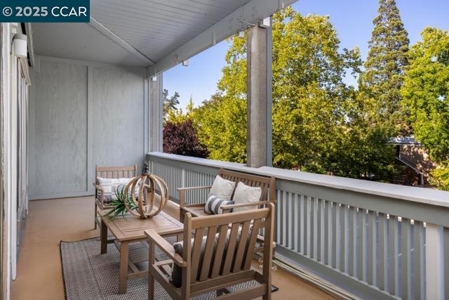 1349 Running Springs Rd, Walnut Creek CA: https://media.crmls.org/mediaz/b1fd4edc-cc0f-461e-b218-58017862fdc0.jpg