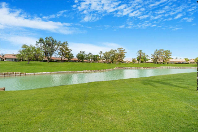 23 Pine Valley Drive, Rancho Mirage CA: https://media.crmls.org/mediaz/b1fd8e04-cded-45eb-9f09-80f020c41d13.jpg