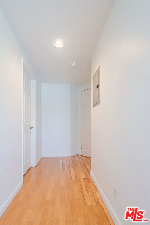 458 N Oakhurst, Beverly Hills CA: https://media.crmls.org/mediaz/b1fdb95a-a0e4-44f8-bc05-77bc3e91ab1f.jpg