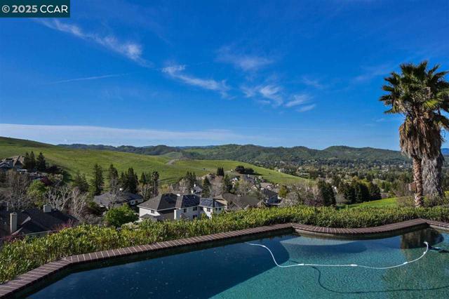 460 Silver Hollow Drive, Walnut Creek CA: https://media.crmls.org/mediaz/b1fdca5d-6209-4b5d-aef9-86dad44fc29a.jpg