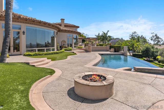 6906 Royal Birkdale Pl, Rancho Santa Fe CA: https://media.crmls.org/mediaz/b1fdf3ef-5f12-4fc3-990d-f4074fbe6023.jpg