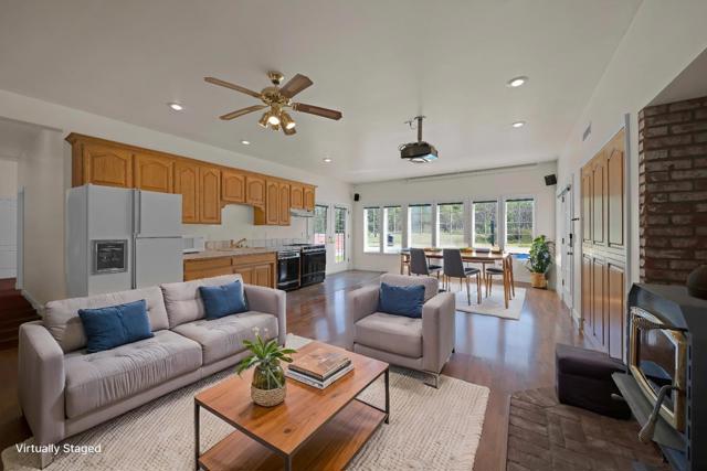 5422 Schulmeyer Gulch Road, Yreka CA: https://media.crmls.org/mediaz/b1fe25bd-9a7d-4626-9255-31122d96a7b2.jpg