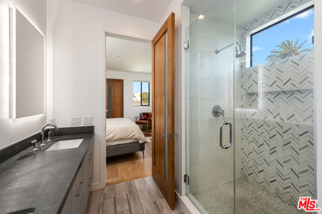 11900 Washington Place, Los Angeles CA: https://media.crmls.org/mediaz/b1fe2952-78db-4eb8-a91c-1a05b8ebeff6.jpg