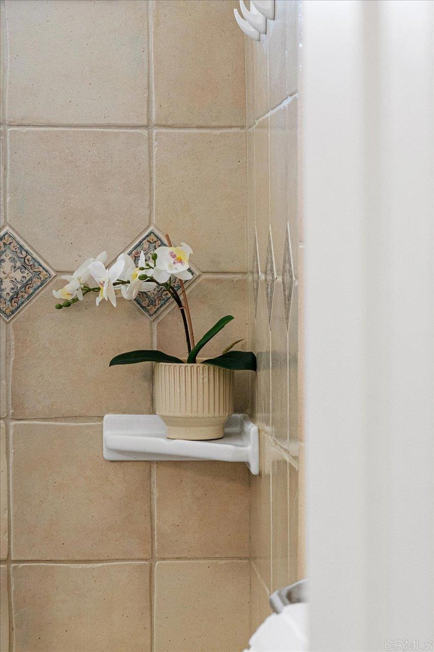 https://media.crmls.org/mediaz/b1ff0ee8-9681-4ab0-8010-c082e5578672.jpg?preset=X-Large
