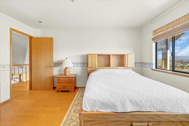 275 Nicholson Drive, Hollister CA: https://media.crmls.org/mediaz/b1ff57a4-fbd8-42a4-a97c-88a71c2da653.jpg