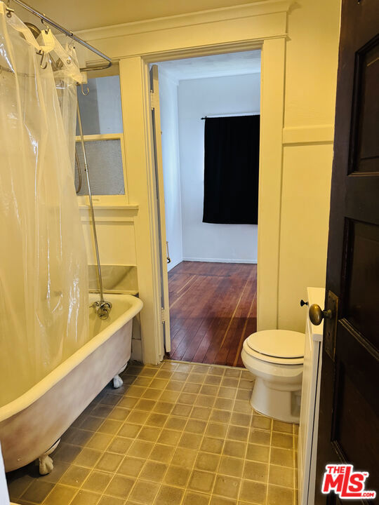224 N Louise Street, Glendale CA: https://media.crmls.org/mediaz/b1ff6ca1-5204-413b-ad8f-6d8ae643f19b.jpg