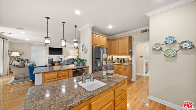 219 Baybrook Court, Lake Sherwood CA: https://media.crmls.org/mediaz/b1ff8cc1-18c3-4cee-9a4a-fb3e0b62b4f1.jpg