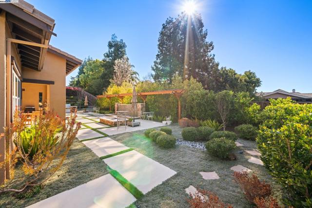 2135 Terra Bella Ct, Livermore CA: https://media.crmls.org/mediaz/b1ff9818-1604-4c12-a69f-36eb0bf3d123.jpg
