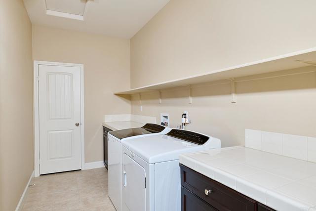 Detail Gallery Image 16 of 37 For 219 Flores Ln, Vista,  CA 92083 - 4 Beds | 2/1 Baths