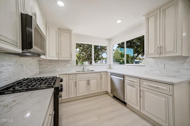838 Highland Avenue, Glendale CA: https://media.crmls.org/mediaz/b200ce42-846a-4aba-afbc-5941aea48a12.jpg