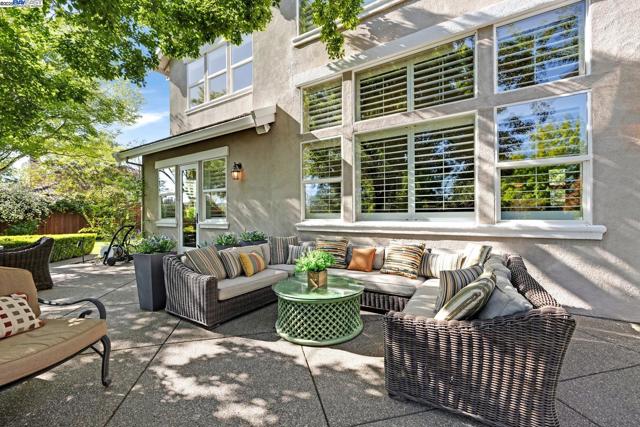 259 Alden Ln, Livermore CA: https://media.crmls.org/mediaz/b2010be1-13f7-44b4-a1e6-12247c17f651.jpg