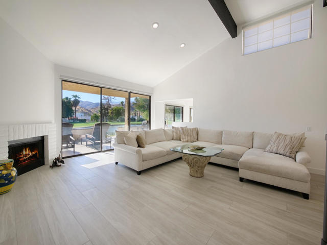7529 Regency Drive, Palm Springs CA: https://media.crmls.org/mediaz/b20115d6-5181-40d2-b474-dfc226670b97.jpg