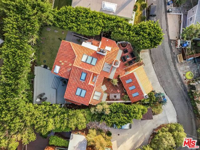 2880 Searidge Street, Malibu CA: https://media.crmls.org/mediaz/b2014621-aef5-4b07-843c-f92cfd16089d.jpg