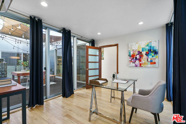 2700 Coolidge Avenue, Los Angeles CA: https://media.crmls.org/mediaz/b2014d97-4b07-448c-a307-ccac8be19021.jpg
