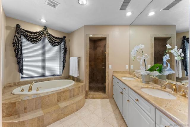 4386 Adams Ave, San Diego CA: https://media.crmls.org/mediaz/b20219a8-2649-4aca-b974-90490e1cc7e6.jpg