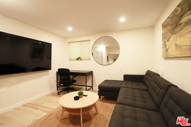 944 North San Vicente Boulevard, 10 photo 8
