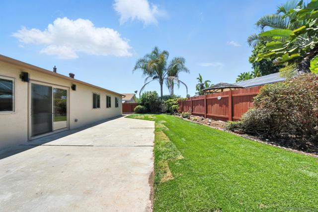 1285 Waxwing Ln, Chula Vista CA: https://media.crmls.org/mediaz/b2025660-cc4f-48e6-b647-6dc5b1678372.jpg