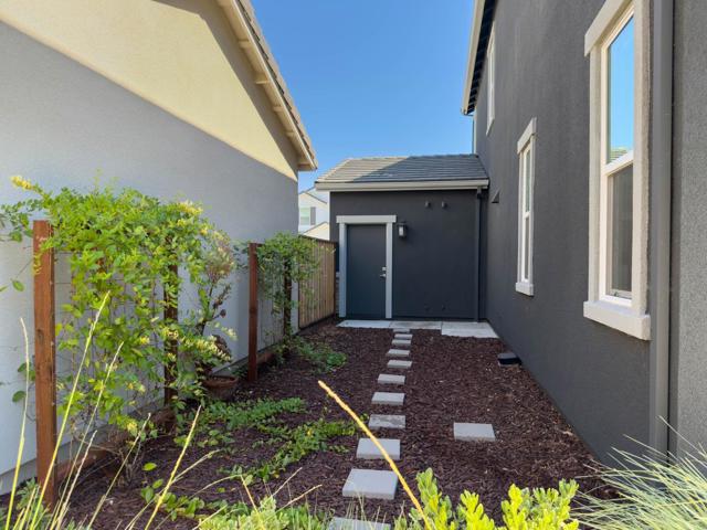 2581 Haybale Street, Gilroy CA: https://media.crmls.org/mediaz/b2026f9c-4404-4be6-b14a-d72204defa05.jpg