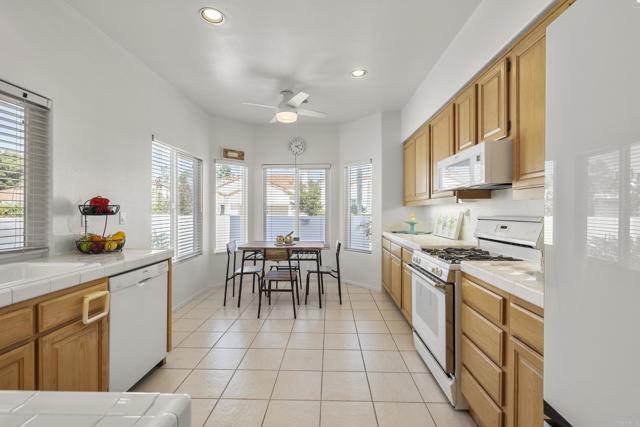 4963 Lamia way, Oceanside CA: https://media.crmls.org/mediaz/b202cebd-7493-4980-850c-3296a26e6481.jpg