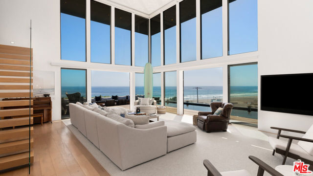 6463 Surfside Way, Malibu CA: https://media.crmls.org/mediaz/b2031752-b666-4fdc-b762-f61cee5c8742.jpg