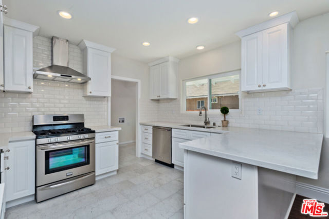 1288 N HILL Avenue, Pasadena CA: https://media.crmls.org/mediaz/b203b006-c94d-4df4-bdcc-db7a5fd207a0.jpg
