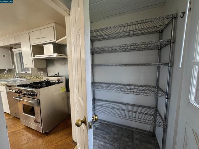 1139 Sierra Vista Way, Lafayette CA: https://media.crmls.org/mediaz/b2043d1a-3aa9-41cd-86b1-049a526956df.jpg