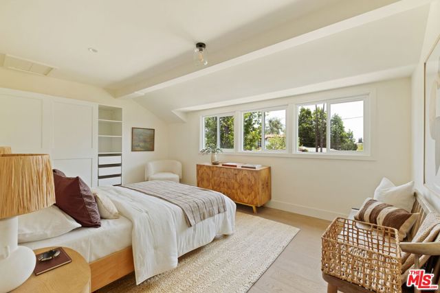 7401 Costello Avenue, Van Nuys CA: https://media.crmls.org/mediaz/b2048399-9a85-40b8-9f82-94787c484957.jpg