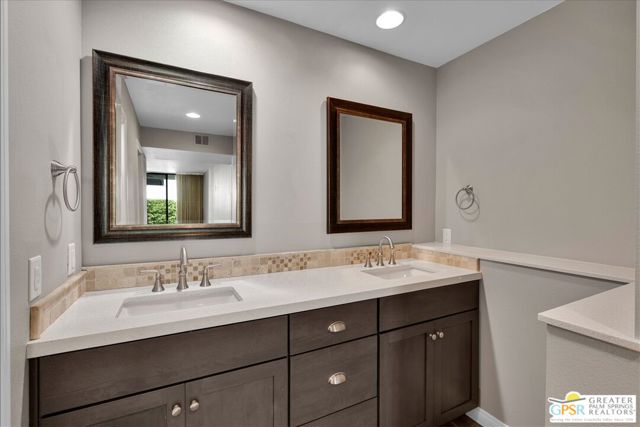 261 E La Verne Way #B, Palm Springs, CA 92264
