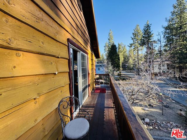 539 Lakewood Lane, Big Bear CA: https://media.crmls.org/mediaz/b204ddd2-c66b-4adc-a472-f616670e62f9.jpg