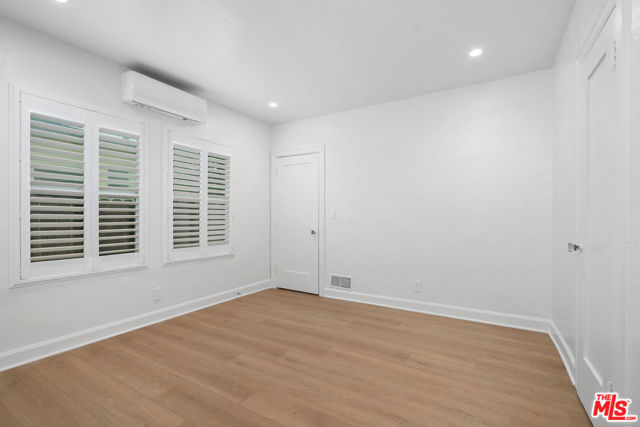 827 23rd Street, Santa Monica CA: https://media.crmls.org/mediaz/b204f341-d6fd-4396-ac3b-44a48dbc0afa.jpg