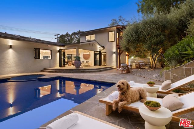 2716 Laurel Pass / Bypass, Los Angeles CA: https://media.crmls.org/mediaz/b20563b5-490c-4d06-a8a6-1b7537a1d16a.jpg