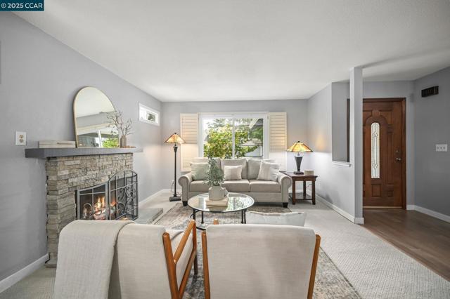 101 Stowbridge Ct., Danville CA: https://media.crmls.org/mediaz/b20577c0-4ebc-4fab-95ac-46bf84672b15.jpg