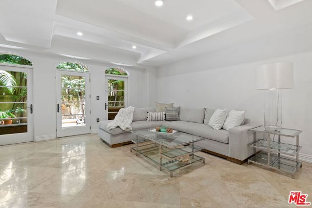 10795 Wilshire Boulevard, Los Angeles CA: https://media.crmls.org/mediaz/b20584a8-3606-457f-b54c-b6dacc63ffcb.jpg
