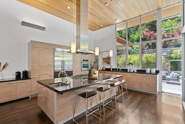 Image 4 of 64 For 211 Manor Drive