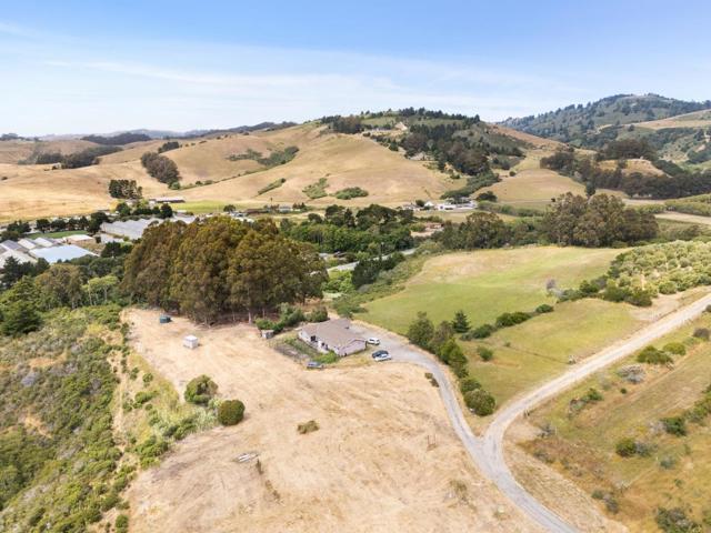 5677 Cloverdale Road, Pescadero CA: https://media.crmls.org/mediaz/b2067230-8361-4f80-a569-0576de82d573.jpg
