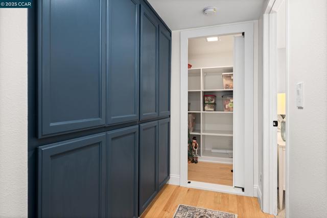 685 Saint George Rd, Danville CA: https://media.crmls.org/mediaz/b2070d86-99bc-423d-909f-bee8ba967359.jpg
