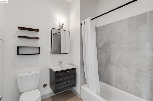 410 Webster St, Oakland CA: https://media.crmls.org/mediaz/b2072c91-8978-4625-95b9-9a8a3fbd1416.jpg