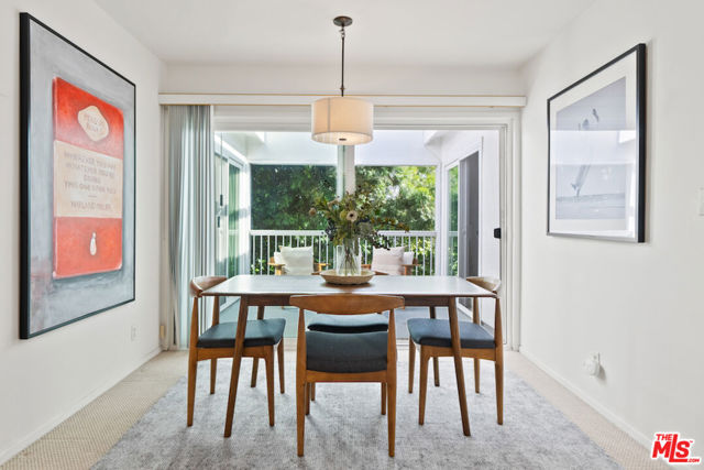 852 21st Street, Santa Monica, California 90403, 2 Bedrooms Bedrooms, ,2 BathroomsBathrooms,Condominium,For Sale,21st,24451359