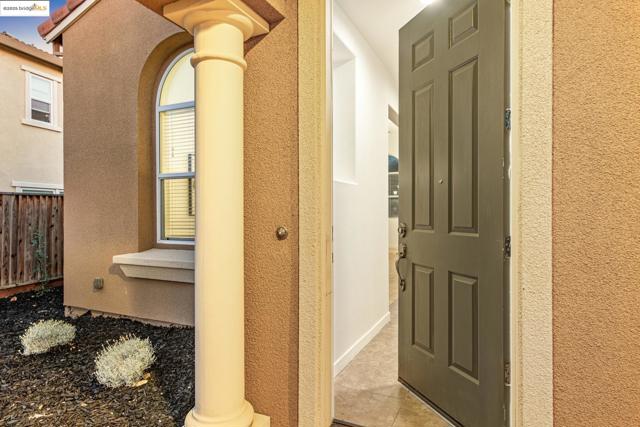 4576 Benton St, Antioch CA: https://media.crmls.org/mediaz/b2079f94-cc82-4a54-ad8e-e08c38c38c50.jpg